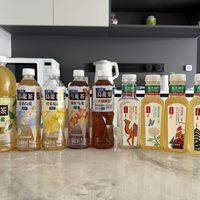 东方树叶、霸王茶姬排队