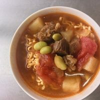中秋破功的纯肉党开始拉肚子了：一吃烧麦就窜、吃几块西瓜涨三斤——我把圈内6份复碳实录拆成四种反应，只有一种真要当心