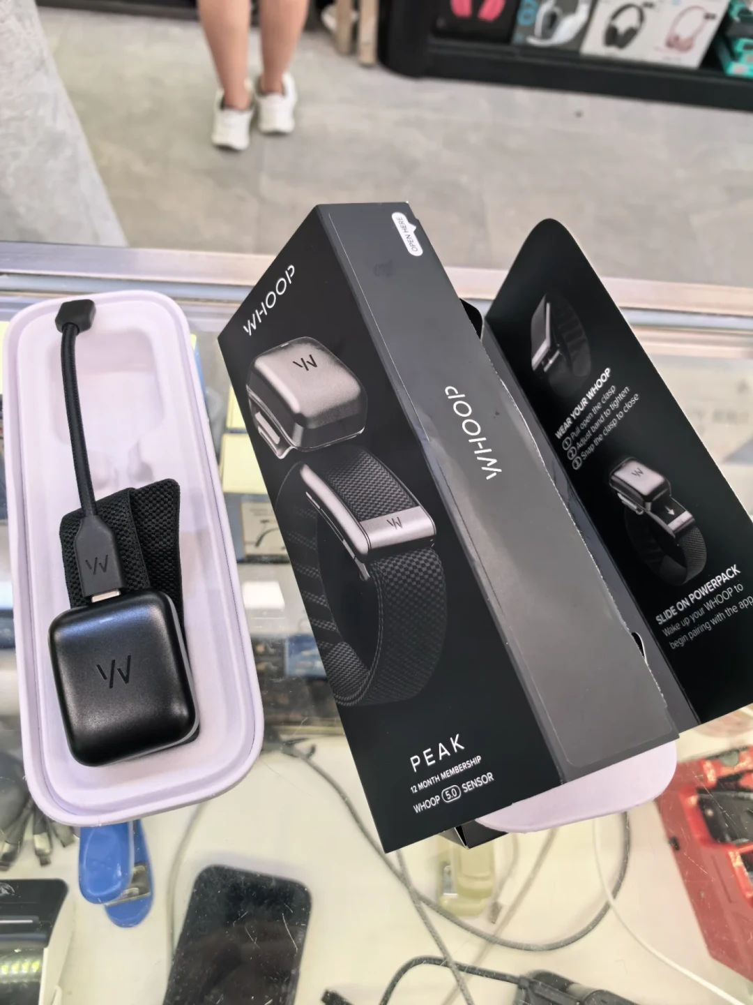 WHOOP 新用户第一个月，正在被恢复分牵着走：睡 9 小时 55%、一顿烤肉掉到 1%，它给的是预算，不是判决书