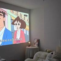 躺平刷剧太舒服了，投影仪还是在卧室里用最爽