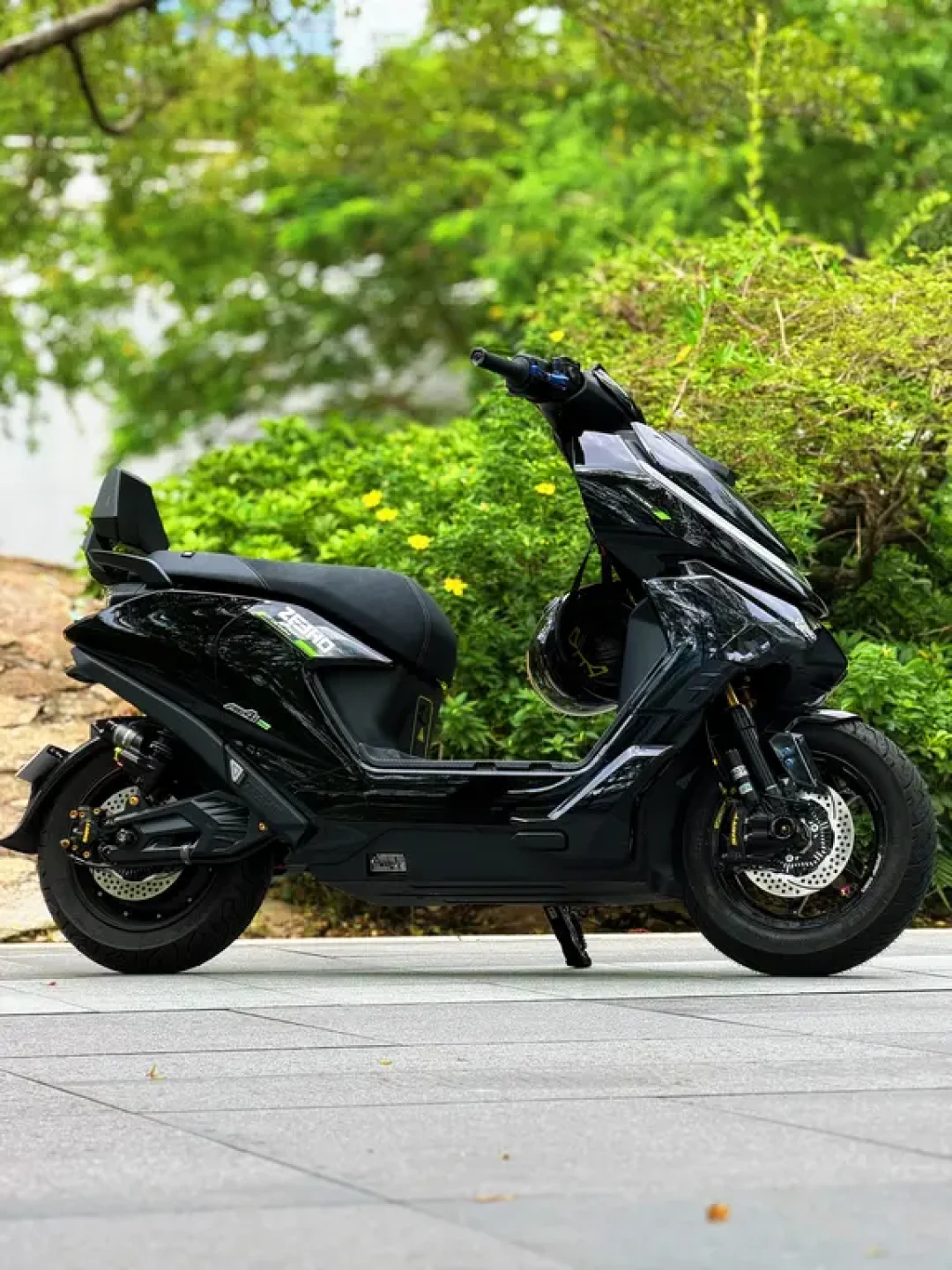 极核AE4 SE+ ABS彩屏版订货信息已经流出来了:双通道ABS、后轮3.5J、仪表换AE3 Pro同款——传闻加价1K+,等新款还是提前款,三本账我先摆一桌