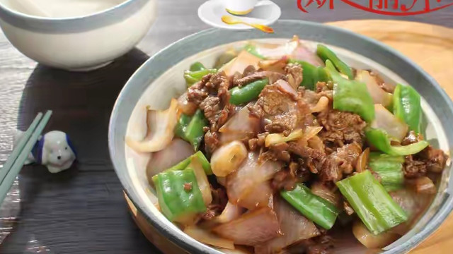 秋季温补：洋葱青椒炒牛肉
