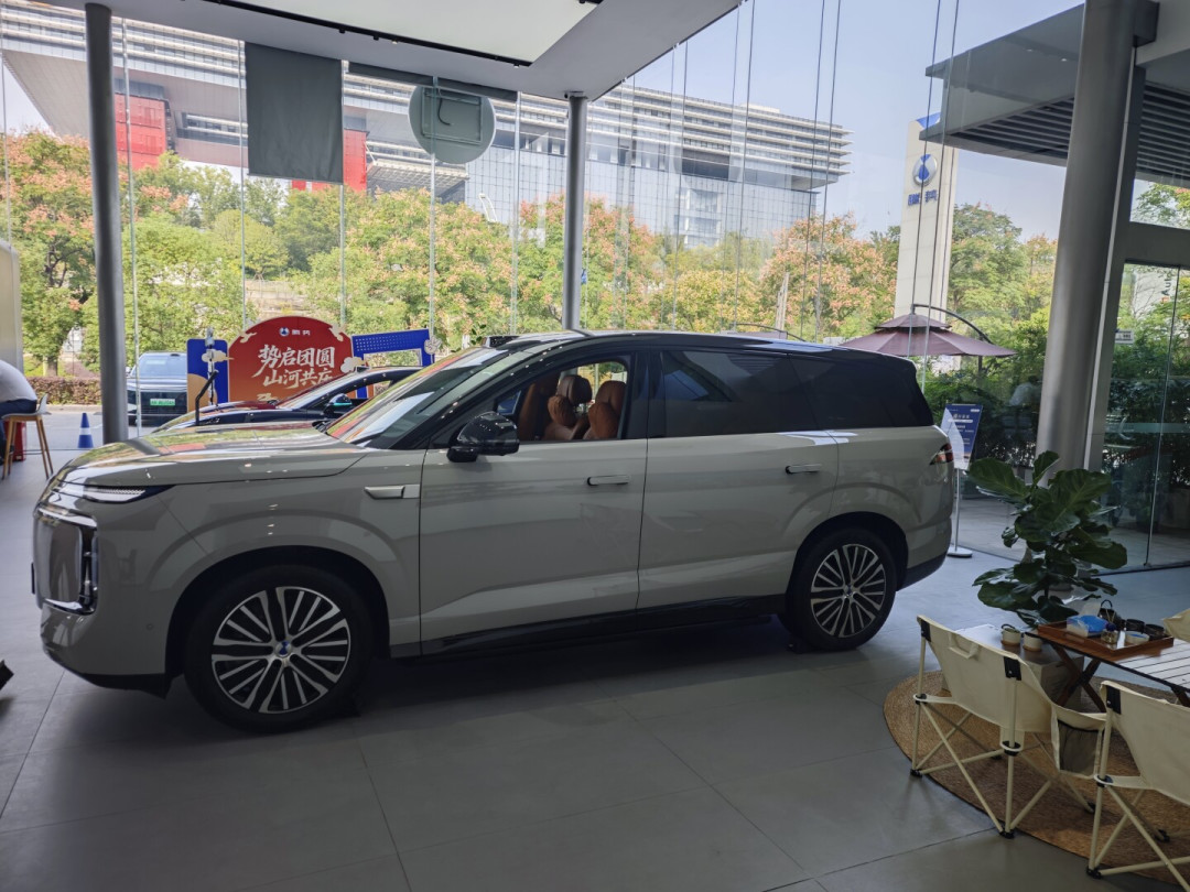 腾势的价格梯度,被Z9S重排了:从25.58万到40万级这5台车,哪笔差价是技术、哪笔是内耗
