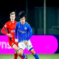 21岁中国后腰在欧洲二级联赛用防守站稳脚跟这事本身就反常识