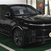 你车上的隐私玻璃，正在假装凉快：对完6条车主实测下1089条评论、两套门店标称参数和一条国标线，十一自驾前才懂这层膜该不该补