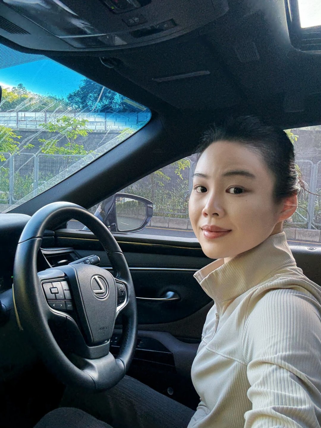 一台1年陈二手ES300h还挂着26.8万,新款ES200新车落地已经做到22万出头:想在国庆前把雷车换掉的车主,先把「能卖多少、补多少、剩多少」三本账摊开