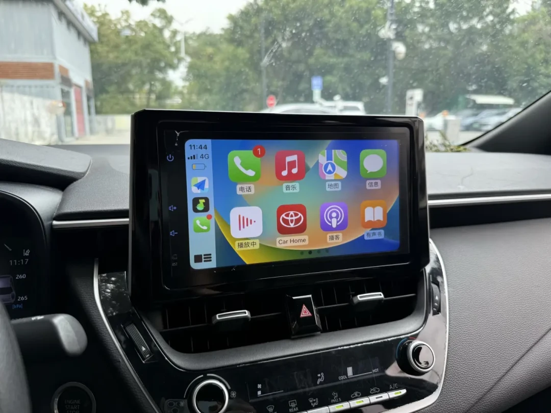 「更了iOS 27,CarPlay就断连」:天天盯着的这块电装车机,钢印保不了它,三笔账先对完再掏钱