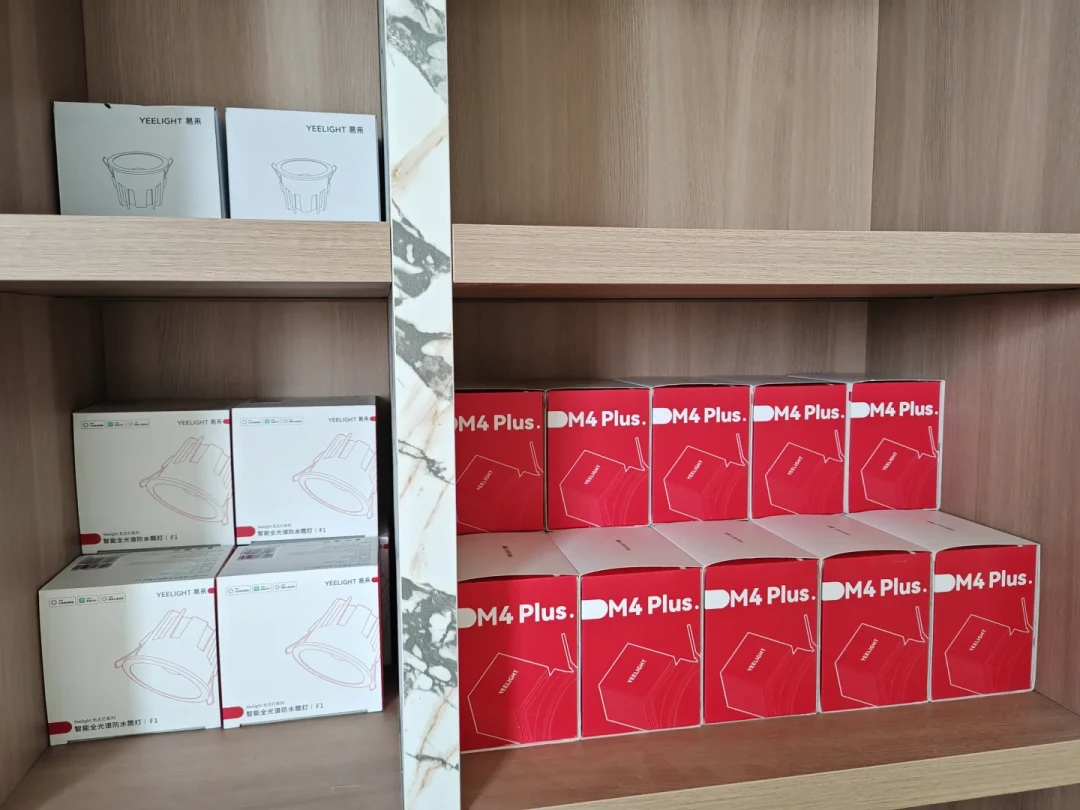 米家3 Pro首发的同一周，T4 Ultra被矩阵刷屏：易来筒射灯四世同堂，双11下单前先算光束角、驱动、批次三笔账