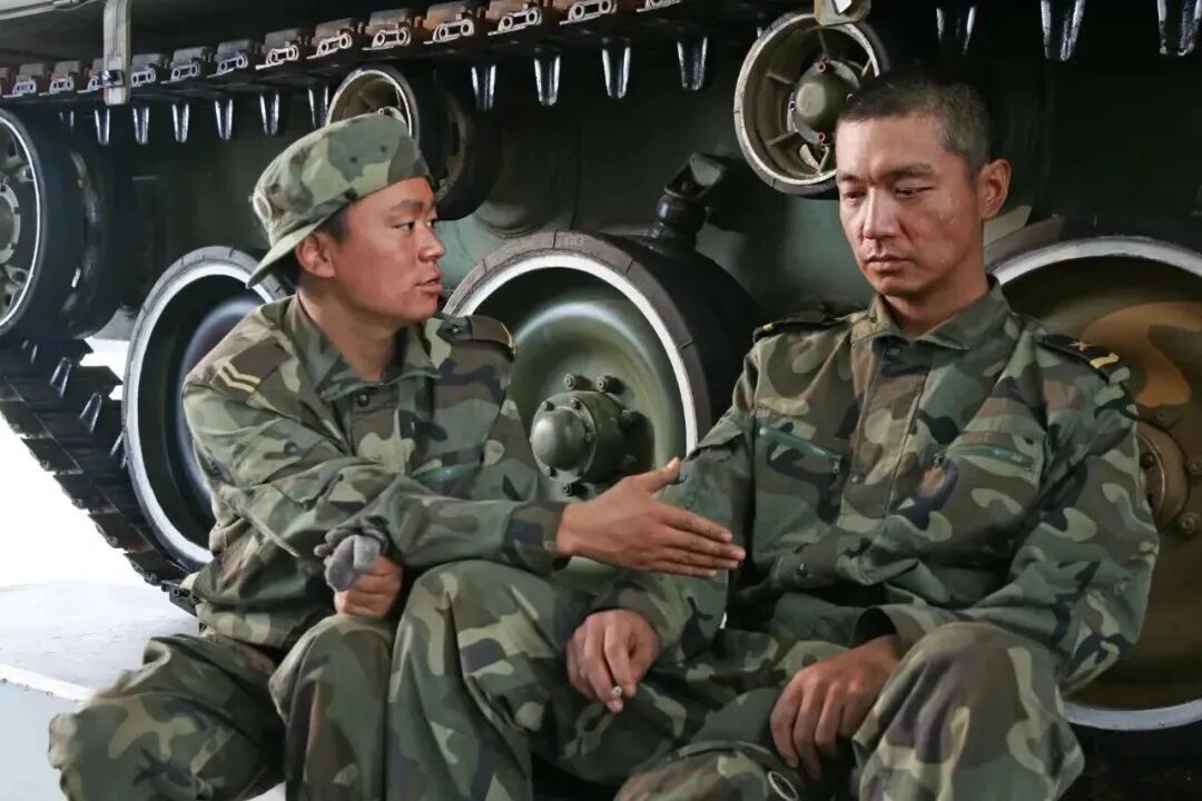 张译李晨邢佳栋重聚《神探之痕迹》:国庆档这张士兵突击的怀旧票,到底值不值