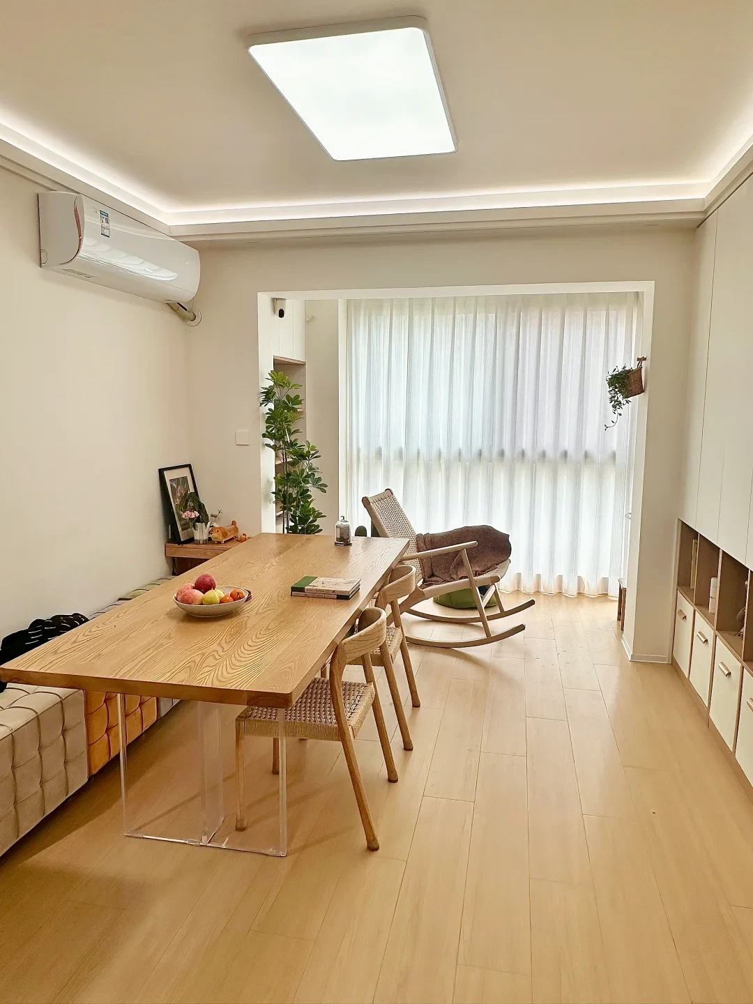 “中国客厅已失去意义”冲上热搜,我把两营热帖排开看:悔的那批人,几乎都把“去电视中心化”做成了“去地化”