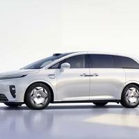 享界V8开启预订，32.98万起全系标配800V和四激光雷达华为智驾