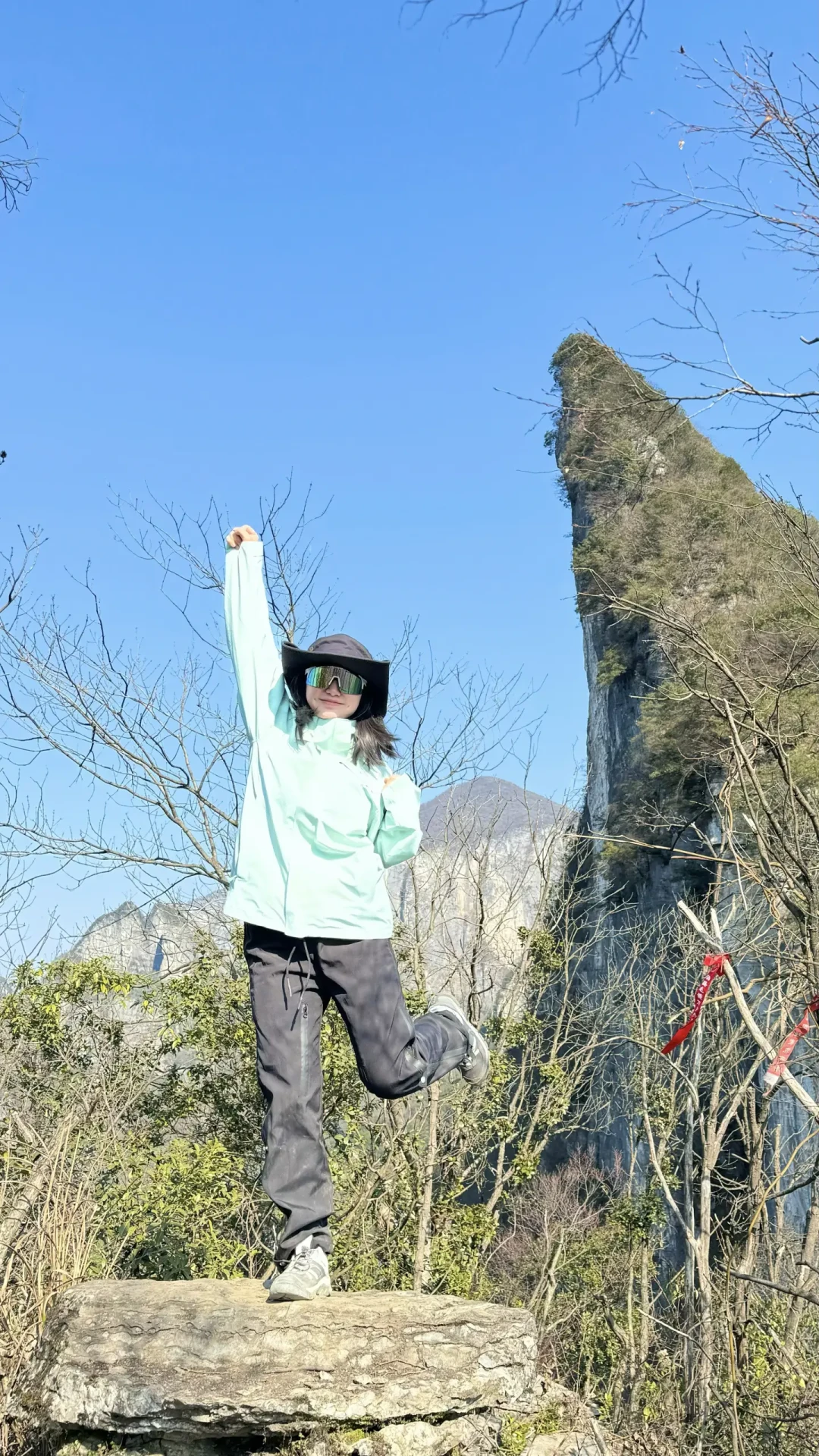 外壳太大、内胆太小、穿上才合身:拆完40篇三合一冲锋衣帖,先算清“合页”上的三笔账
