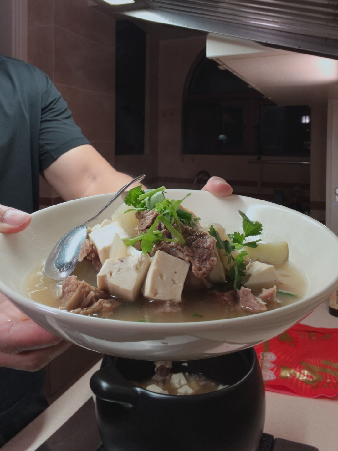 纯肉党开始为胆囊吵架:一派说吃油吃坏,一派说饿坏——我把两派话术和圈内实录对完,伤胆囊的