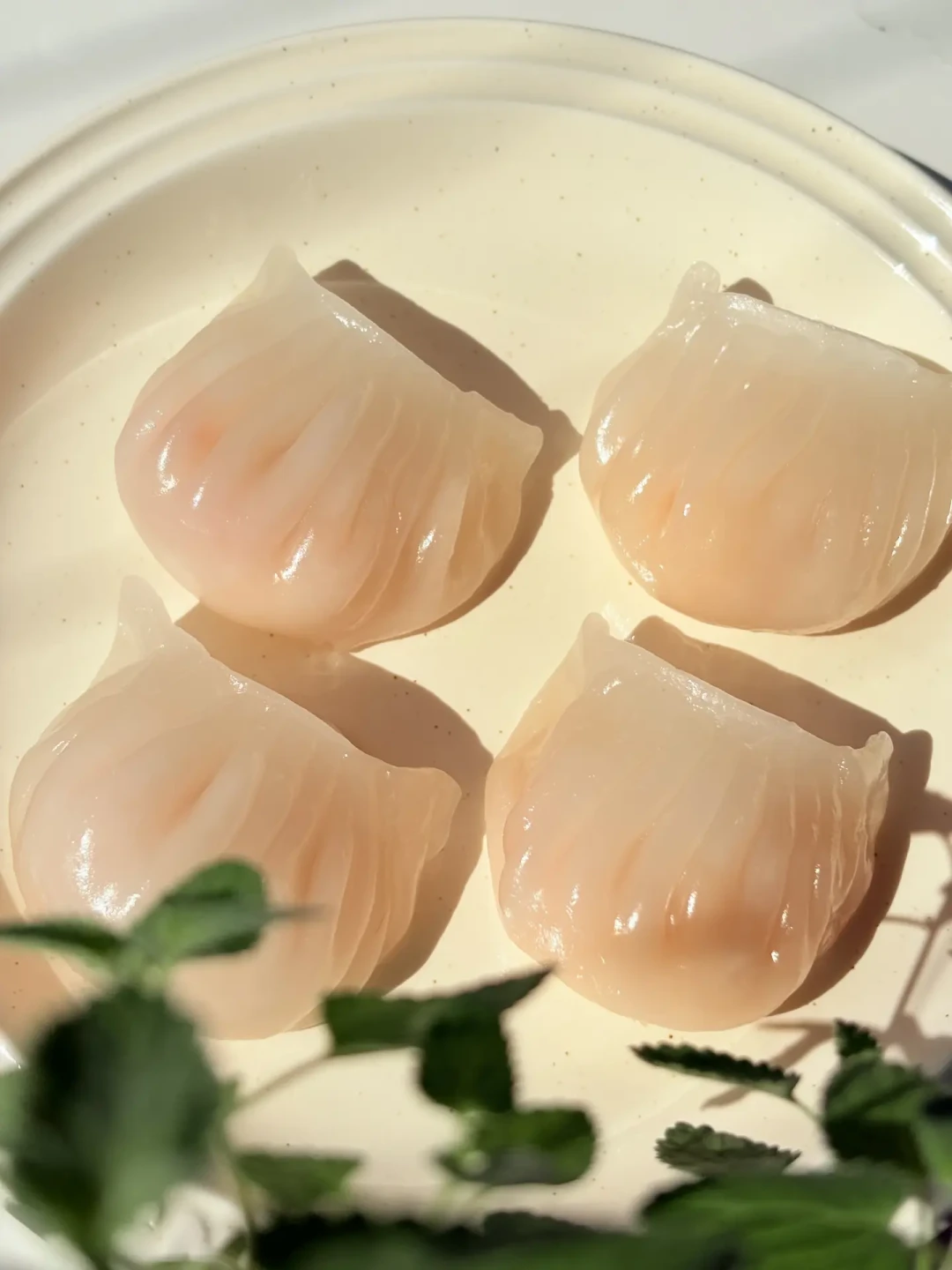 国庆居家饮茶清单：广州酒家的三款虾饺根本不是一回事，单只差价从一块多到几十元，配料表与“皮厚”争议一次说清
