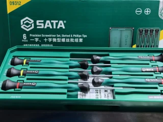 世达把棘轮螺丝刀全家桶摆上了货架，但没人提这组实测：十字头18.2英寸磅就滑牙，棘轮只会让你滑得更快