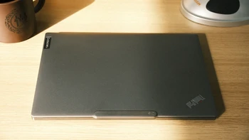 首发被骂“ThinkPad叛徒”、两代就停产的高端小黑，如今1500起：核完Z13的工程机五版本雷区、三块屏幕血统和Ubuntu红利，3类人国庆可捡漏，小白远离0.2版