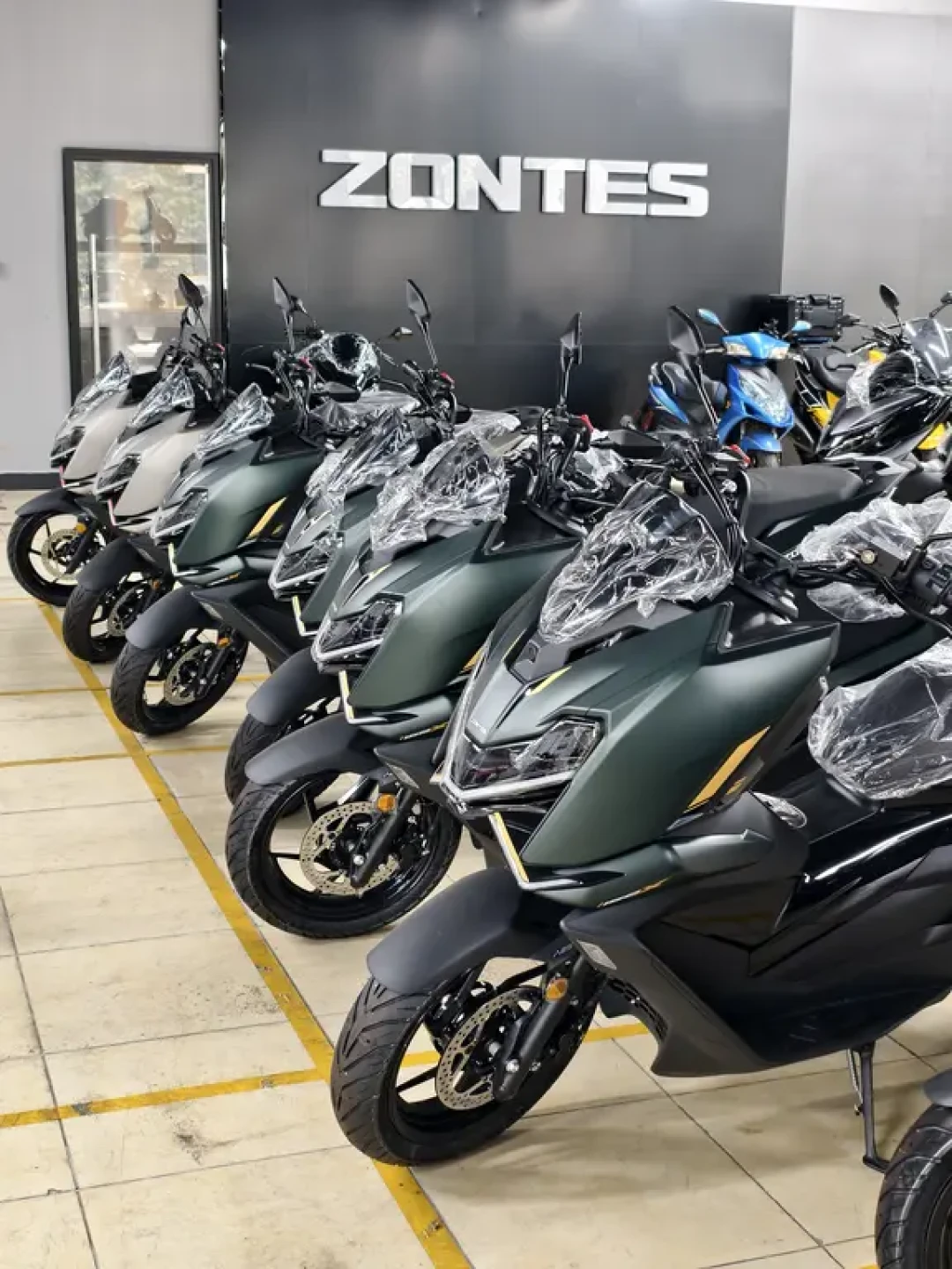 摩博会刚收场,车行就挂出清库明盘:Ninja500杀到2.98万、Z900跌到5.99万,四种降价哪种是真钱?国庆提车前先算三笔账