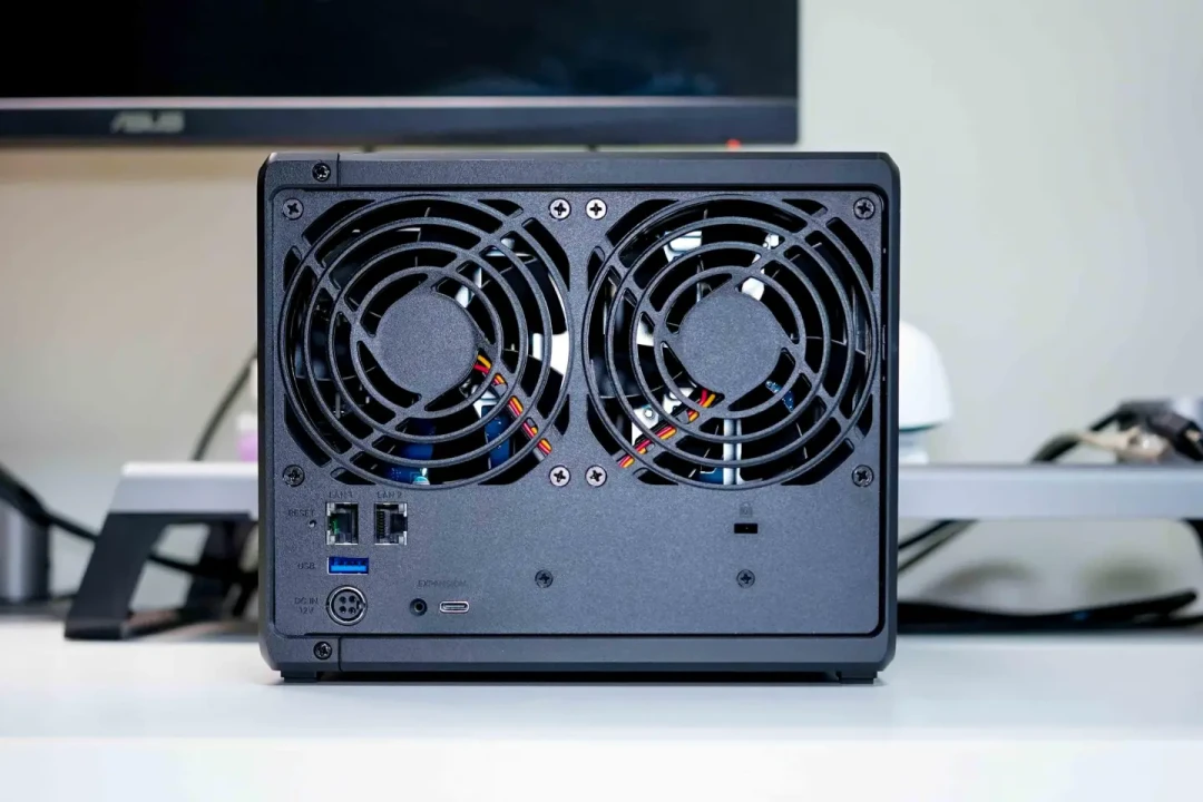 SSD到手价开始回落、合约价却还看涨:双11前想加固态的群晖机主,先摊完快不快、加来当什么、买还是等三本账