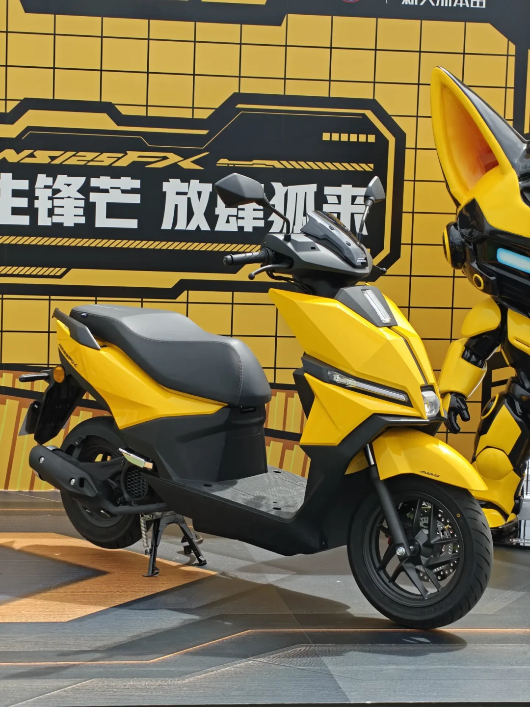 高达联名踏板9980元、全国限量1000台:错过NS125FX自由高达联名款先别追二手,我把1000元溢价拆开给你看