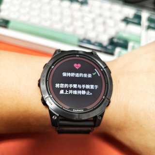 官方那句"5秒太久"上线了,ECG本月中旬就满一年:对完从落地那天的17条帖和500多条评论,开不开、哪些型号被跳过、提示房颤怎么办,线我给你摆齐