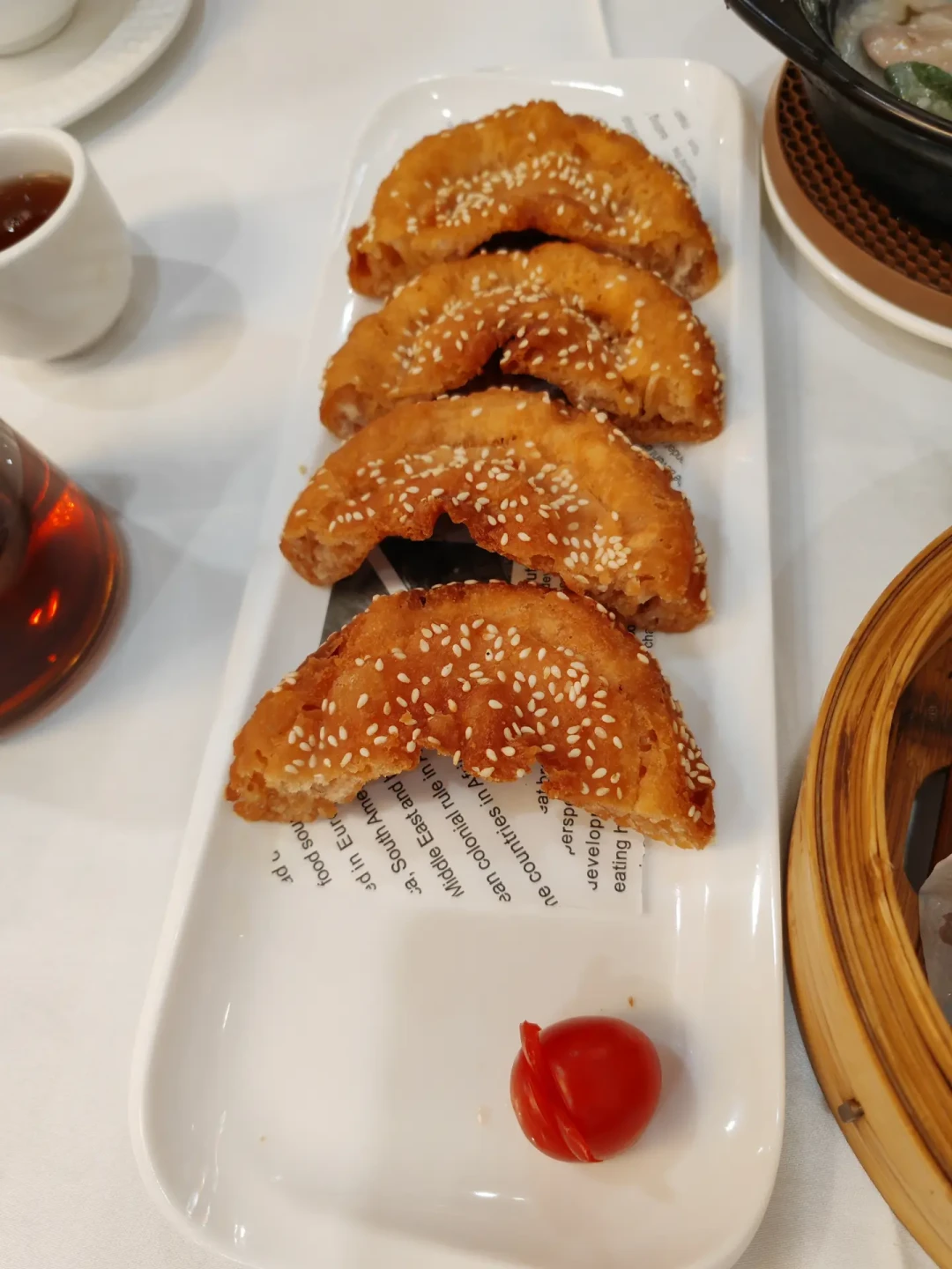 国庆饮茶,两个莲香楼:把两张账单并排放,才知道该排哪家的队