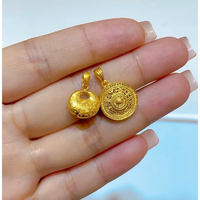 婚庆旺季金店扎堆，工费才是宰客大头！三招教你买金不被坑
