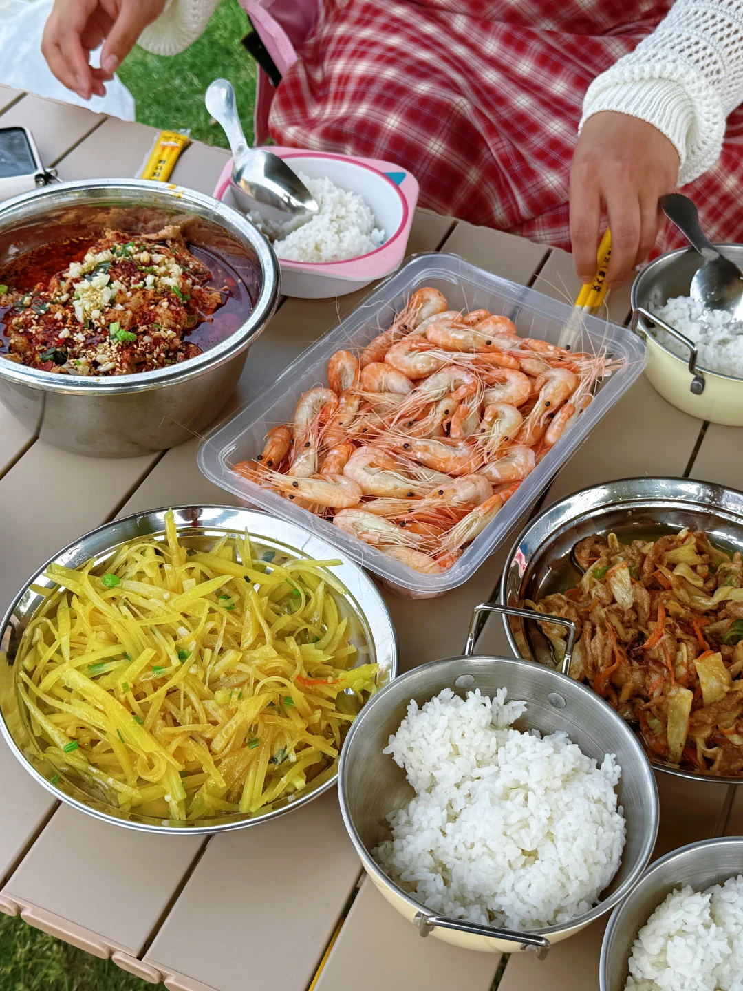 国庆出发前一晚，保温箱别再按夏天的装法：这波冷空气把露营食材的安全区重画了