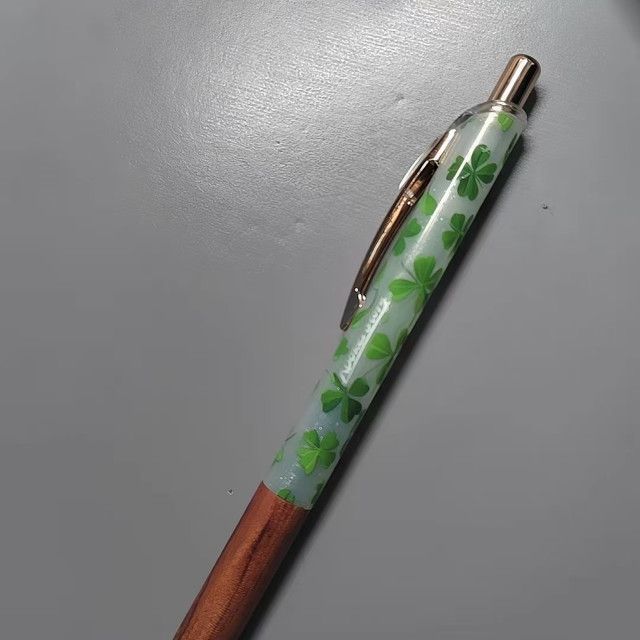 谁能拒绝带着好运 buff 的刷题笔✨