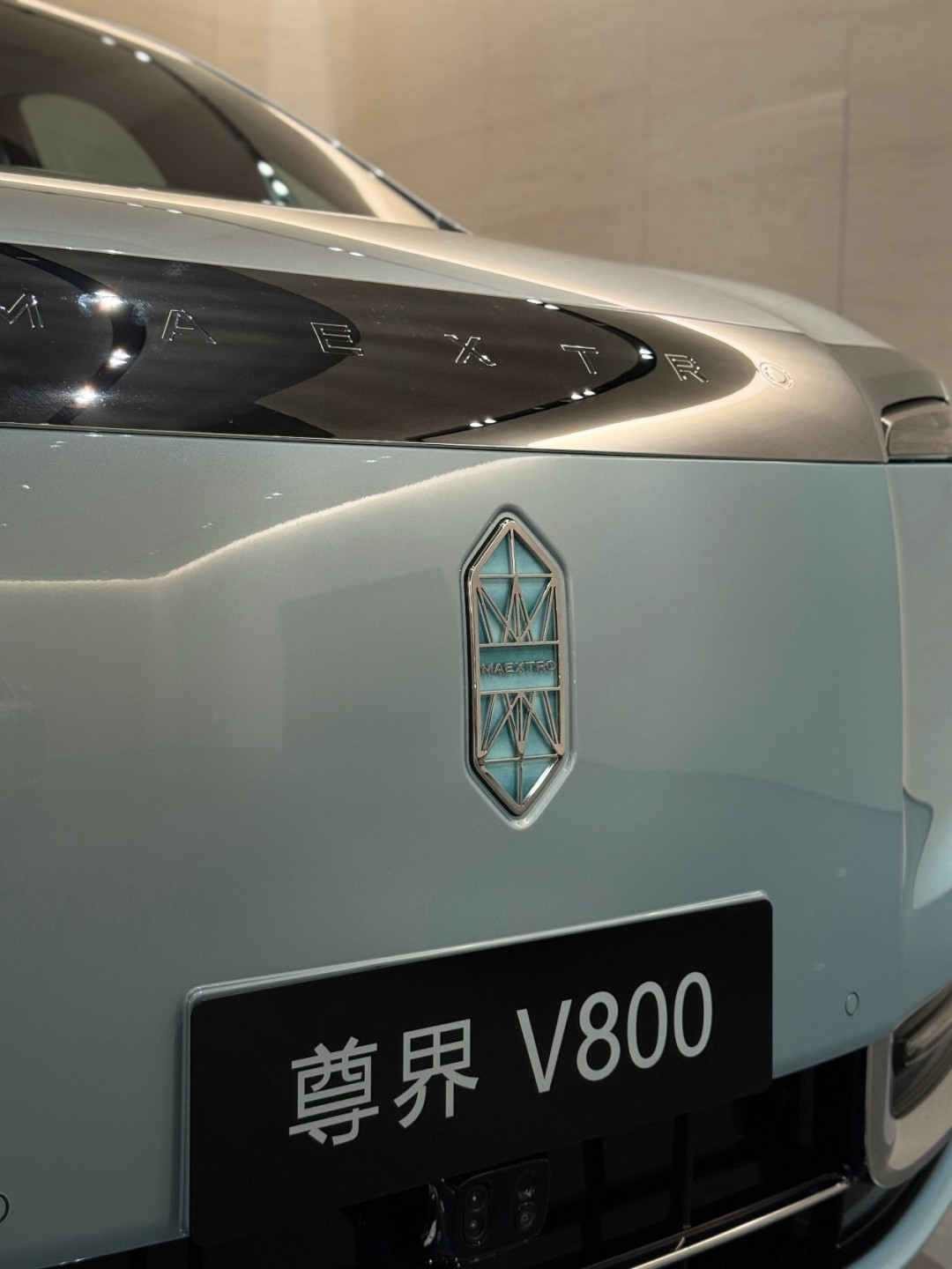 尊界被挪到排头：问界“毕业”之后，蹲新门面的买家要先对完这几本账
