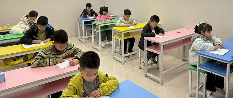 生字练习本怎么选？先分清漏笔画、写错字和结构偏差