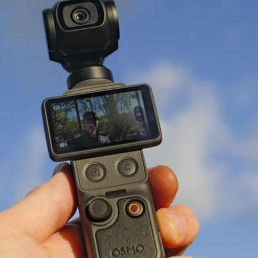 大疆Osmo Pocket 4，一个人也能拍出电影感
