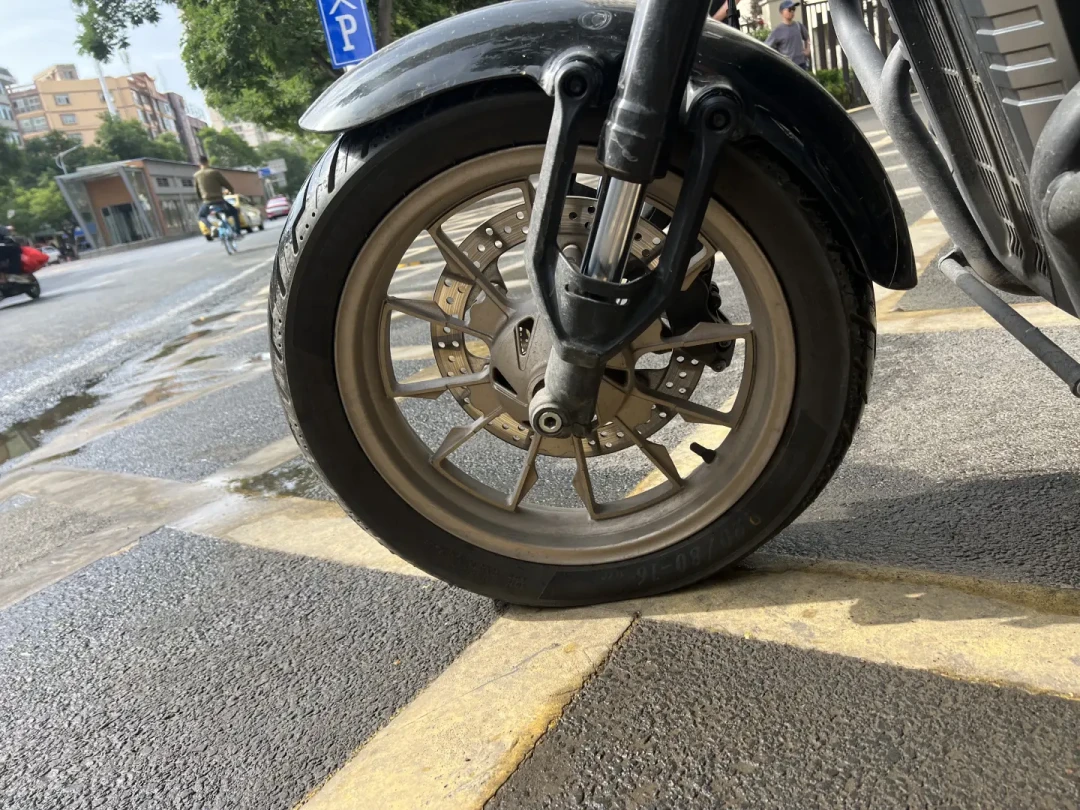 国庆摩旅明天开跑:翻完抛锚案例,出发前先自查这6处,救援账本先存这3个号码