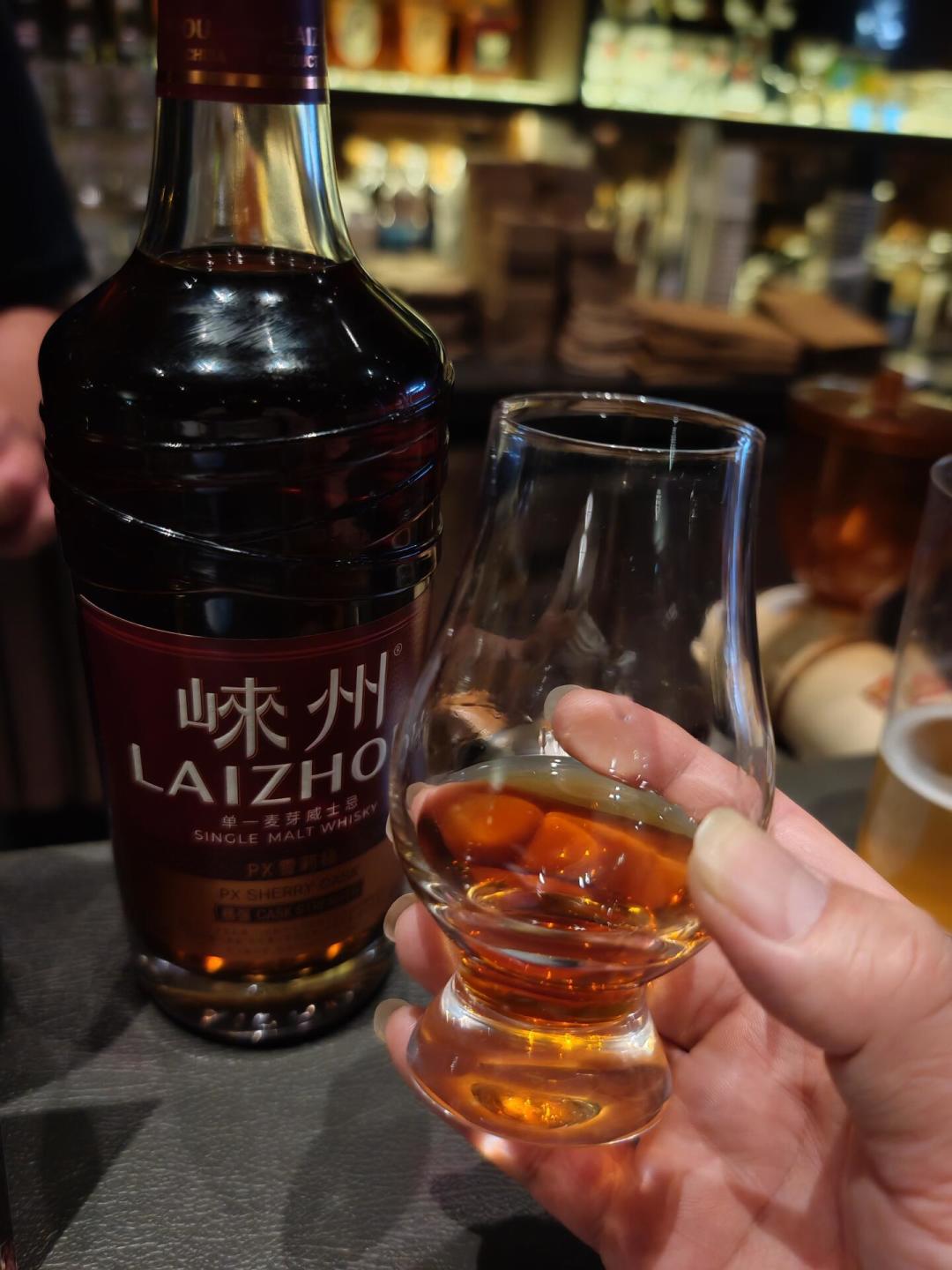 巴黎酒展刚收官,崃州把中国威士忌摆上83号展位——但200元和888元的国产威之争,在国内才刚刚吵到最热