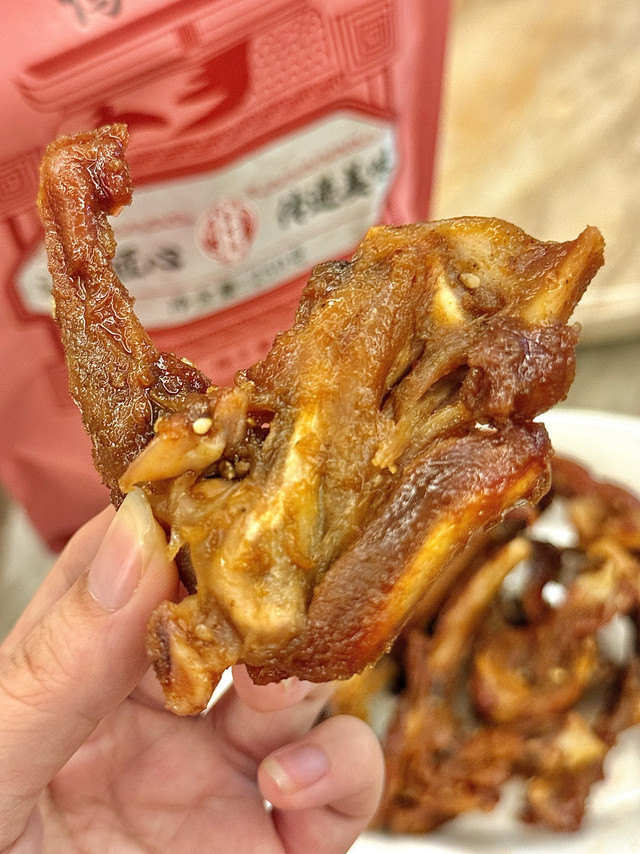 挖到宝藏咸口零食✨陈阿炳鸭架，越吃越上头的解馋神器🦴