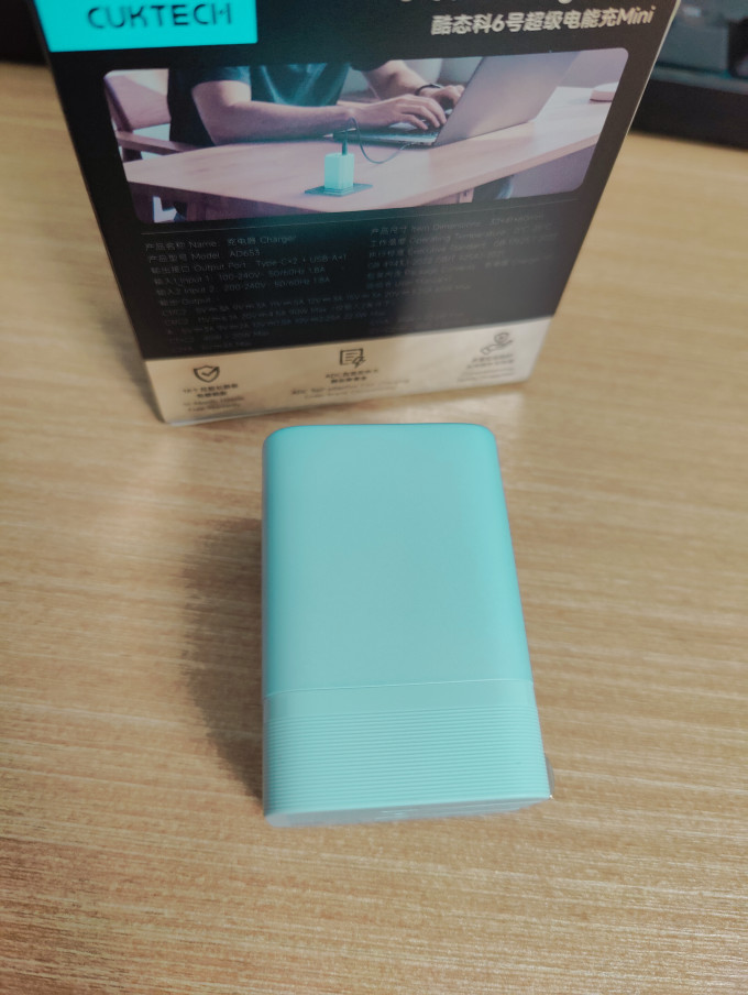 酷态科充电器