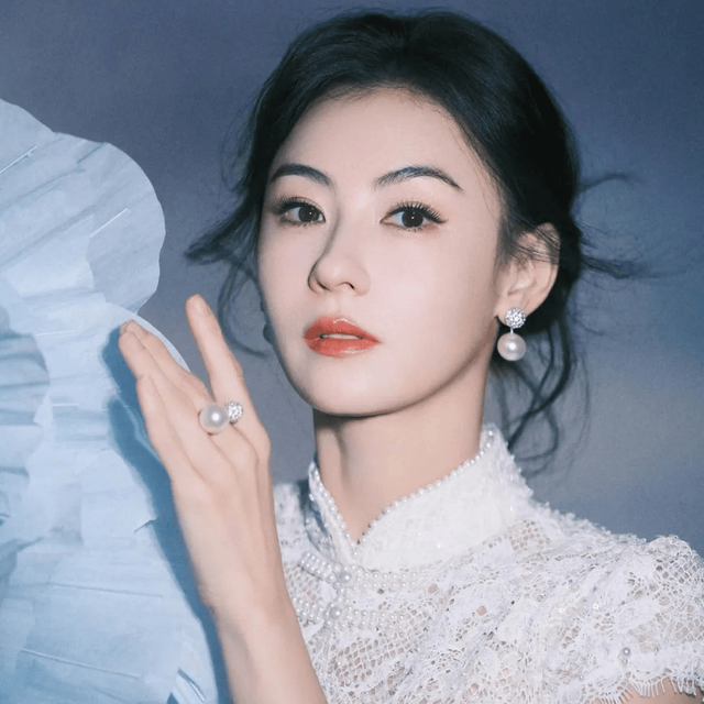 她不是翻红，她是把麦克风拿回来了：46岁张柏芝，重新开口唱歌