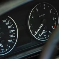 表显5万实际15万：广西高院刚发布电车调表判决，6.8万买车判退赔25万多、21.3万的奔驰却栽在合同加粗字体上——国庆看二手车前，先弄懂“退一赔三”的两道门槛