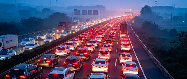 国庆首日实况：凌晨4点出发也没躲过堵车！你现在堵在哪？评论区报坐标