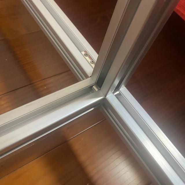 教程说1000块做衣柜，实做党一年半还没拧完：铝型材柜DIY，谁在赚钱谁在踩坑