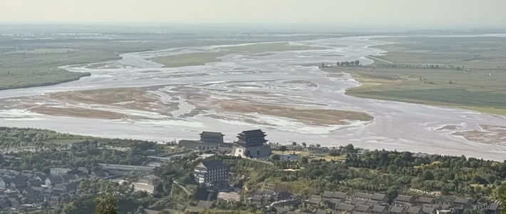 郭襄的仗从线上吵到了线下：襄阳、风陵渡、峨眉山，我挨个查了官方联名和劝退账，国庆这么走