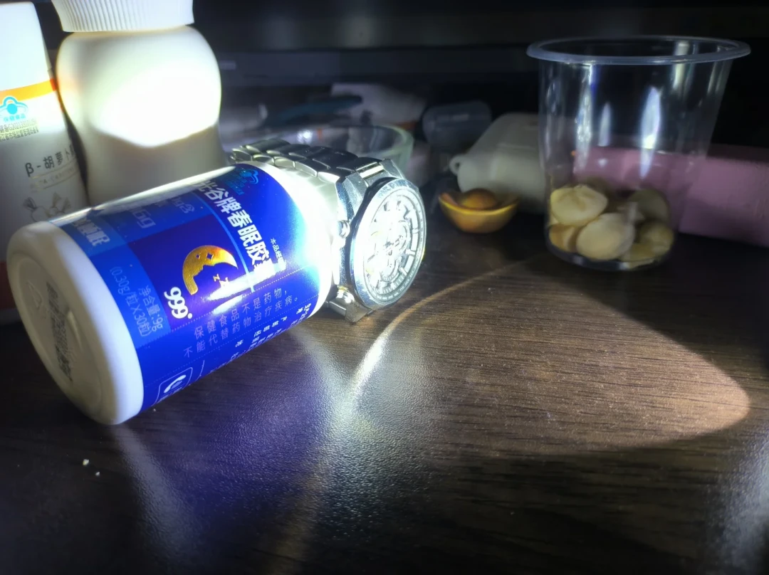 放抽屉里的西铁城停走了先别送修:秒针两秒一跳是报警,不是坏了