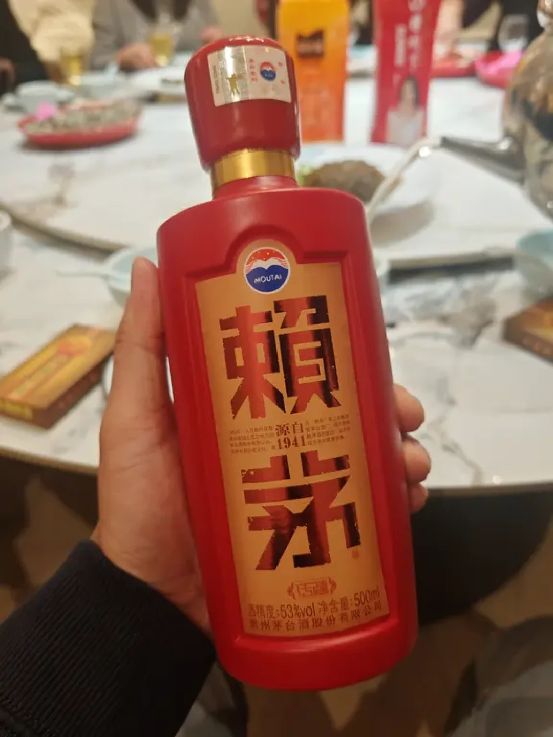 国庆婚宴摆酒:我把77条婚宴评论盘了一遍,现实价位段在百元内/瓶,酱香党摆赖茅别抄300-500元的作业