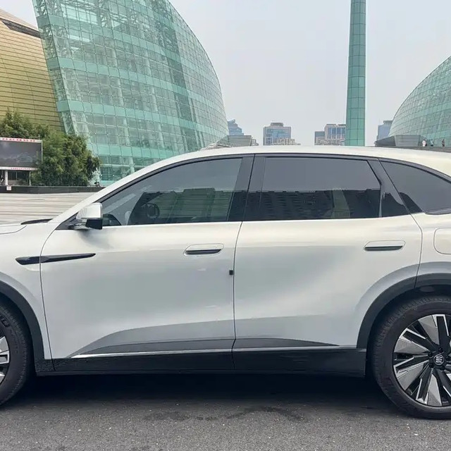 五个月前"顶配专属"，今天"全系标配"：别克至境E7焕新杀到14.79万起，"听劝"和"清库存"你该先信哪个，这三组数字先拆开