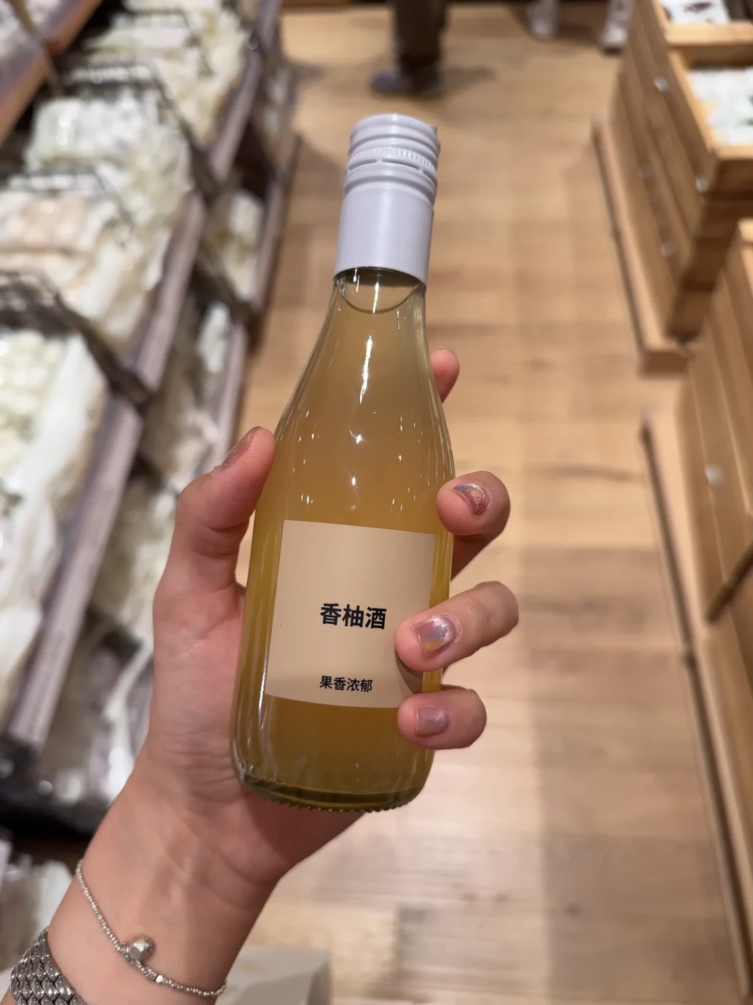 MUJI的酒水区把粉丝问懵了:258元的葡萄酒线上停售,果酒只有部分城市能买到——国庆逛店前,先分清这三瓶