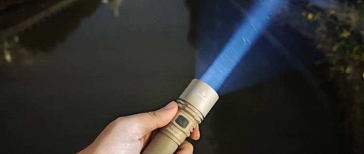 2000流明远射磁吸全能！菲尼克斯C5 Pro手电体验