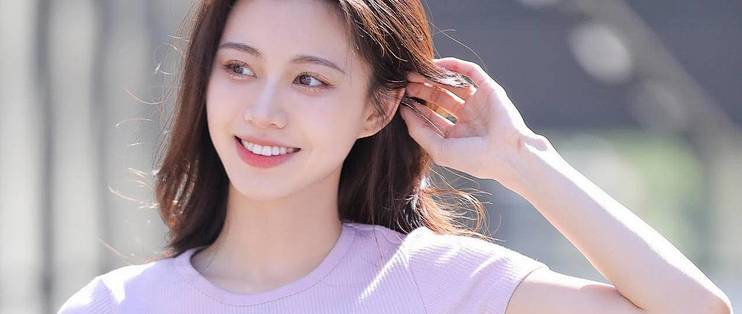将颈部护理融入日常护肤流程