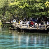 国庆不是挤故宫，这届年轻人开始"挑"小县城民宿了