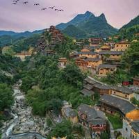 国庆反向游小县城爆火！老玩家私藏攻略：住200元民宿3天花销不到热门景区1/3
