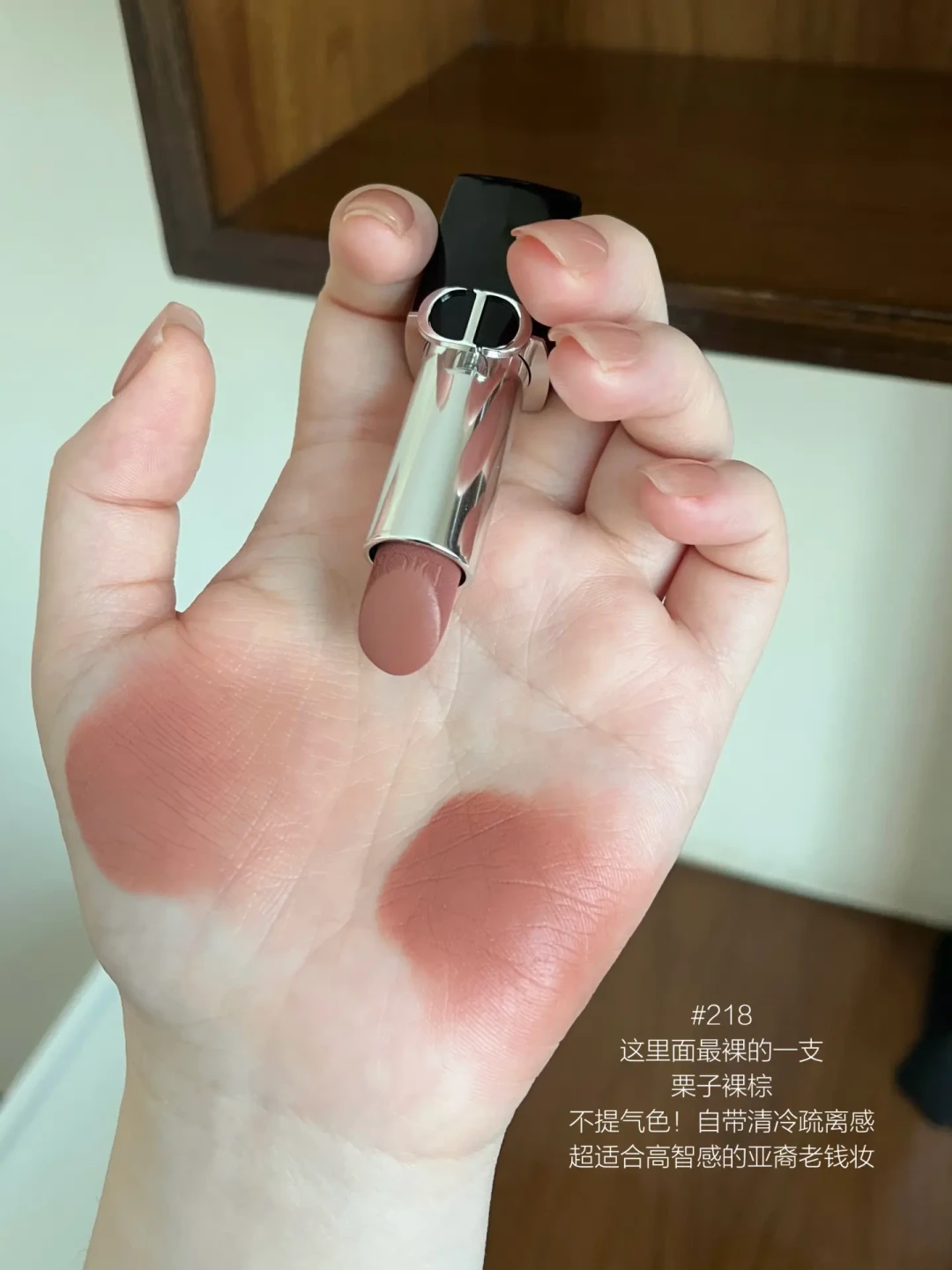 国庆8天假第2天,“口红都三百多一根”涨价吐槽和“MAC一支69元”双11预告同屏刷屏:给双11口红掏钱前,先把克单价、渠道、窗口这三本账对完