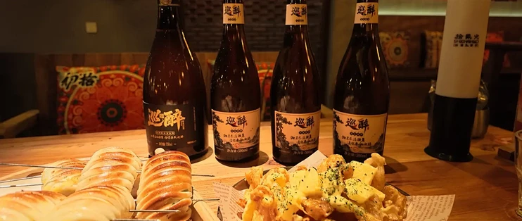 自称国家一级品酒师把吴迪的「6+3」和巴扎黑的「巡醉」都倒进了卫生间：昨晚起十几个号刷屏同一条差评实测、「送去检测」还没下文——快手网红扎堆做啤酒，同厂代工同款瓶型还互撕，代理费便宜5000、徒弟乱价，代工一箱20多对零售一瓶20的暴利账、750ml大瓶酒精账、快招加盟账、代理自夸对真人踩雷我全核完了，为偶像掏钱前先看